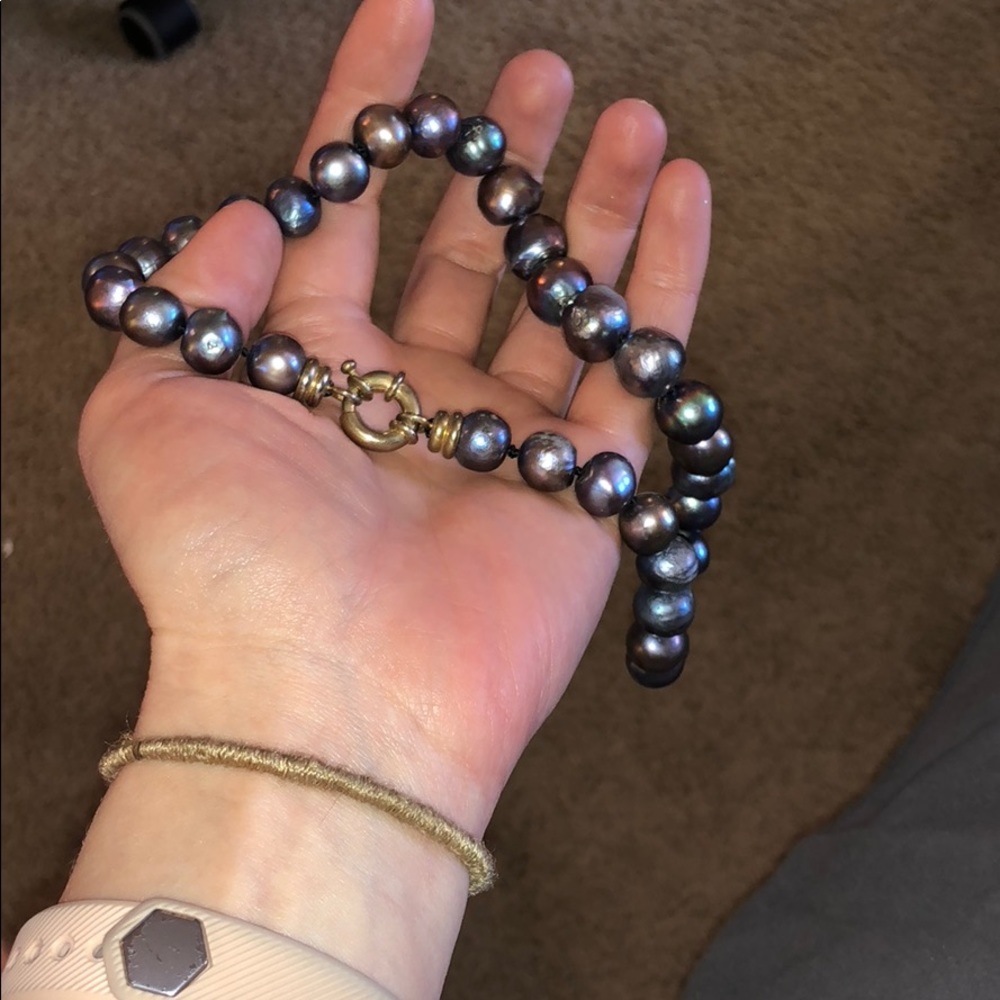 Iridescent pearl necklace
